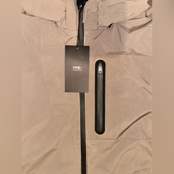 Abercrombie & Fitch Men’s Puffer YPB Jacket - Picture 5 of 16